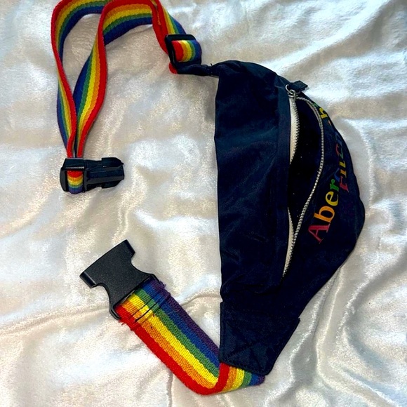 Abercrombie Rainbow Fanny Pack 🌈🦄🏳️‍🌈 NWOT - Picture 3 of 4